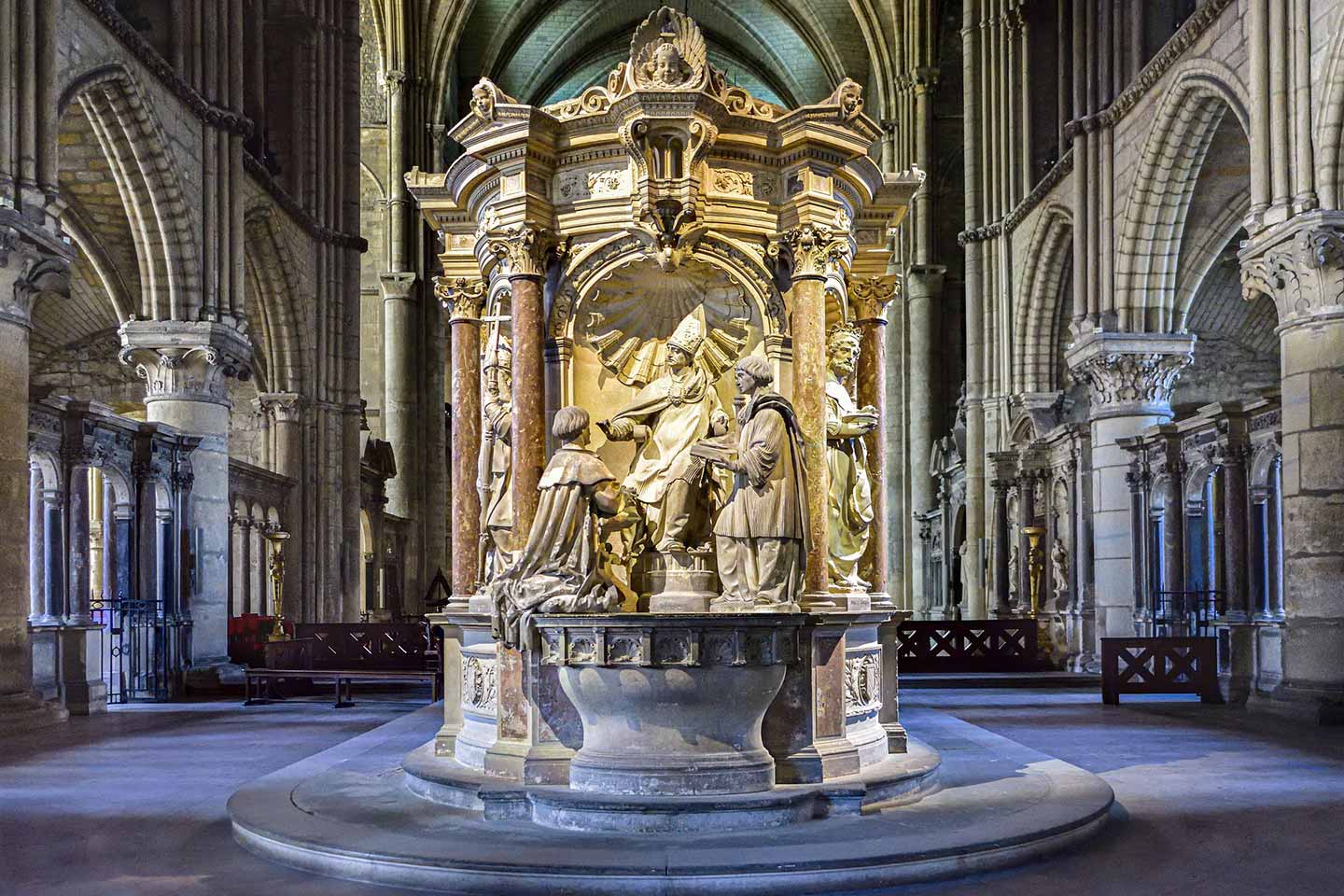 couple enjoying a tour of Basilica of Saint-Remi