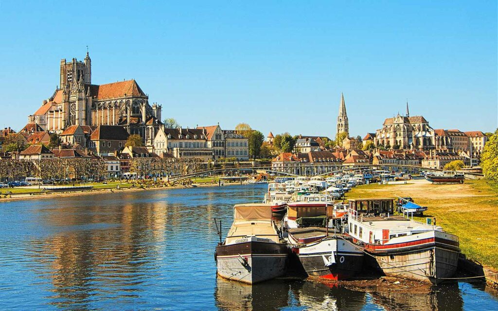 Panoiramic view of Auxerre City from Port Yonne