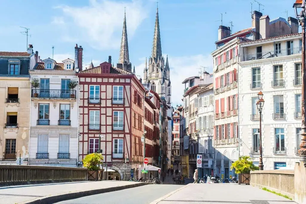 Scenic view of the charming Old Town in Bayonne, France, showcasing traditional Basque architecture and cobblestone streets leading to the iconic cathedral.