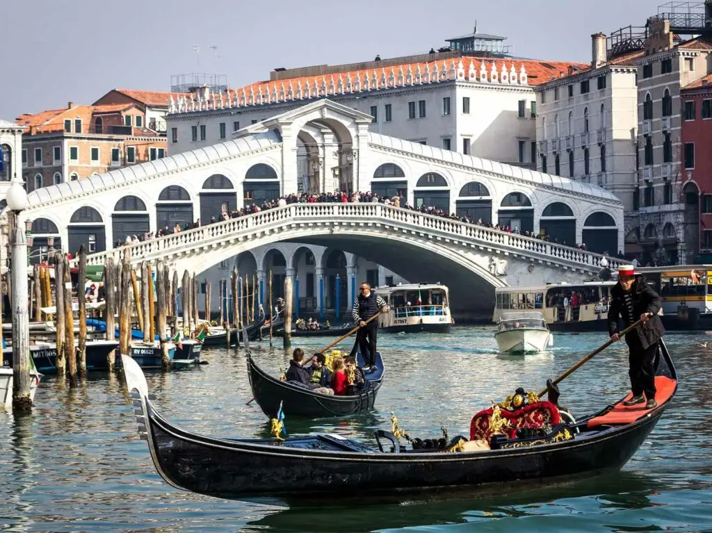 Venice Guided Walking Tour with Gondola Ride